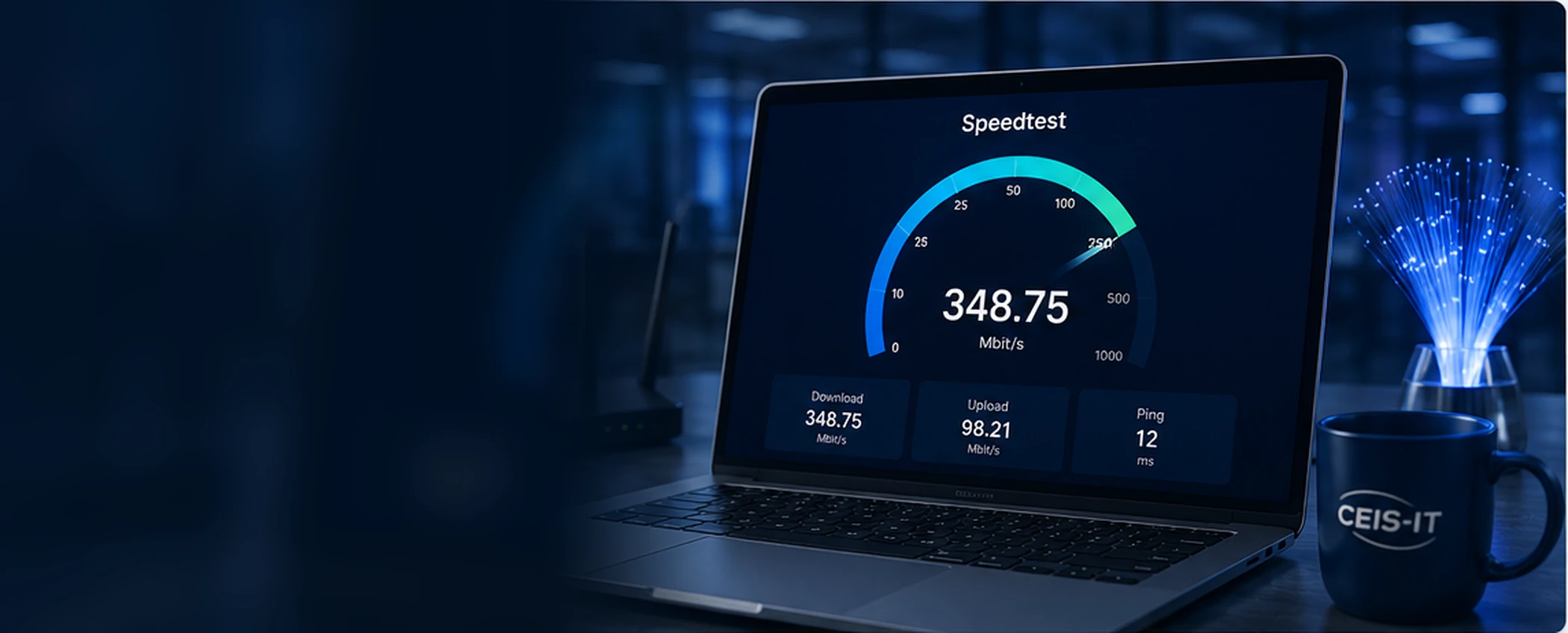 Notebook mit digitaler Anzeige für Download, Upload und Ping als Symbol für den Internet-Speedtest von CEIS-IT.